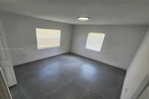 Casa en venta en Miami, Florida, 4 dormitorios, 145.86 m2 № 1887872 - foto 14