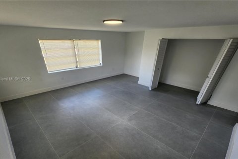 Casa en venta en Miami, Florida, 4 dormitorios, 145.86 m2 № 1887872 - foto 28
