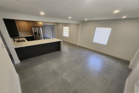 Casa en venta en Miami, Florida, 4 dormitorios, 145.86 m2 № 1887872 - foto 8