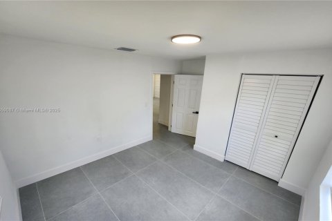 Casa en venta en Miami, Florida, 4 dormitorios, 145.86 m2 № 1887872 - foto 18