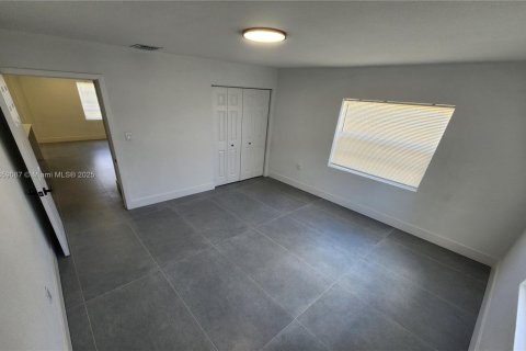 Casa en venta en Miami, Florida, 4 dormitorios, 145.86 m2 № 1887872 - foto 16