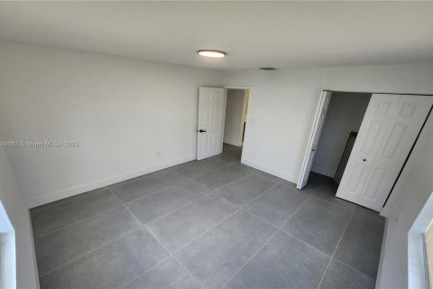 Casa en venta en Miami, Florida, 4 dormitorios, 145.86 m2 № 1887872 - foto 15