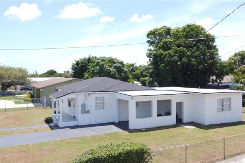 Casa en venta en Miami, Florida, 4 dormitorios, 145.86 m2 № 1887872 - foto 3