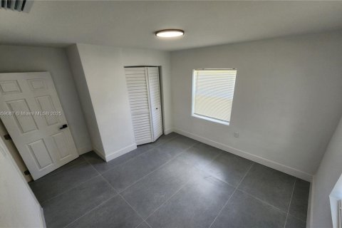 Casa en venta en Miami, Florida, 4 dormitorios, 145.86 m2 № 1887872 - foto 17