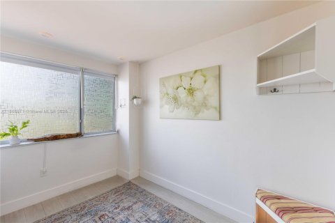 Commercial property in Miami, Florida № 2037205 - photo 14