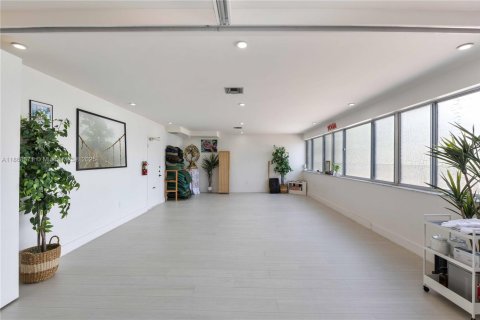 Commercial property in Miami, Florida № 2037205 - photo 10