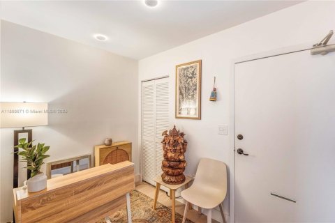 Commercial property in Miami, Florida № 2037205 - photo 3