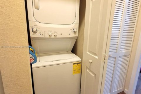 Снять в аренду таунхаус в Катлер-Бей, Флорида 2 спальни, 135.45м2, № 1949478 - фото 10