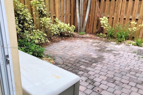 Снять в аренду таунхаус в Катлер-Бей, Флорида 2 спальни, 135.45м2, № 1949478 - фото 6