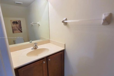 Снять в аренду таунхаус в Катлер-Бей, Флорида 2 спальни, 135.45м2, № 1949478 - фото 19