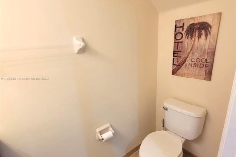 Снять в аренду таунхаус в Катлер-Бей, Флорида 2 спальни, 135.45м2, № 1949478 - фото 18