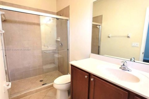 Снять в аренду таунхаус в Катлер-Бей, Флорида 2 спальни, 135.45м2, № 1949478 - фото 11