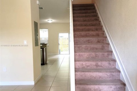 Снять в аренду таунхаус в Катлер-Бей, Флорида 2 спальни, 135.45м2, № 1949478 - фото 7