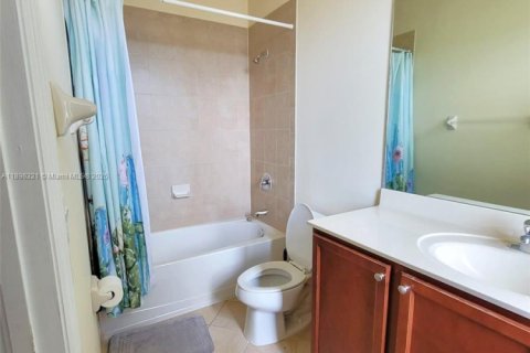 Снять в аренду таунхаус в Катлер-Бей, Флорида 2 спальни, 135.45м2, № 1949478 - фото 17