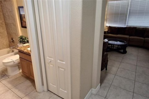 House in Davenport, Florida 5 bedrooms, 299.24 sq.m. № 1789144 - photo 20