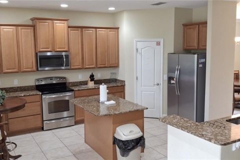 House in Davenport, Florida 5 bedrooms, 299.24 sq.m. № 1789144 - photo 23