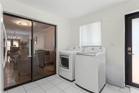 Villa ou maison à vendre à Miami, Floride: 3 chambres, 149.57 m2 № 1823937 - photo 16