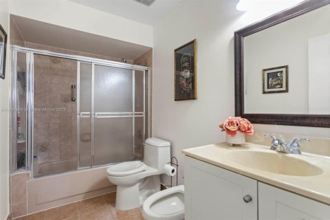 Villa ou maison à vendre à Miami, Floride: 3 chambres, 149.57 m2 № 1823937 - photo 18