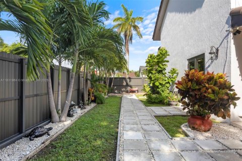 Villa ou maison à vendre à Miami, Floride: 3 chambres, 149.57 m2 № 1823937 - photo 28