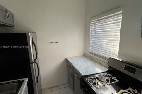 Снять в аренду кондоминиум в Майами-Бич, Флорида 1 спальня, 48.4м2, № 1956907 - фото 9