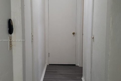 Снять в аренду кондоминиум в Майами-Бич, Флорида 1 спальня, 48.4м2, № 1956907 - фото 15