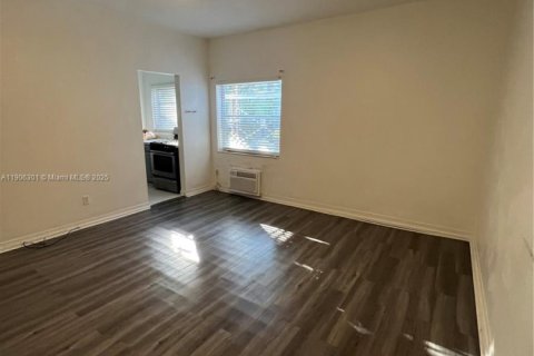 Снять в аренду кондоминиум в Майами-Бич, Флорида 1 спальня, 48.4м2, № 1956907 - фото 16