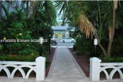 Снять в аренду кондоминиум в Майами-Бич, Флорида 1 спальня, 48.4м2, № 1956907 - фото 6