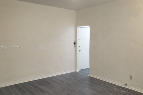 Снять в аренду кондоминиум в Майами-Бич, Флорида 1 спальня, 48.4м2, № 1956907 - фото 17