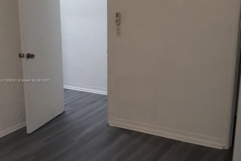 Снять в аренду кондоминиум в Майами-Бич, Флорида 1 спальня, 48.4м2, № 1956907 - фото 13