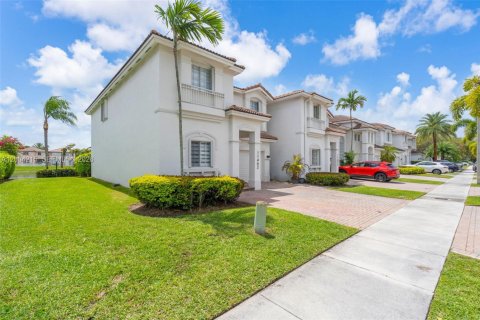 Villa ou maison à Doral, Floride 4 chambres, 214.79 m2 № 2068413