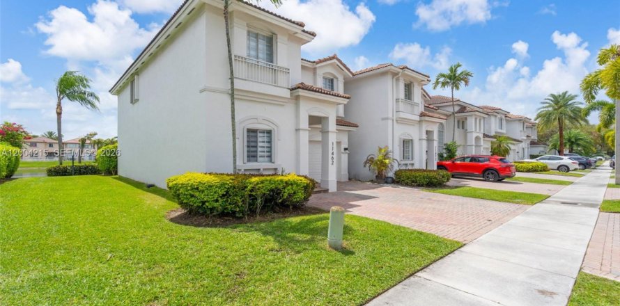 Villa ou maison à Doral, Floride 4 chambres, 214.79 m2 № 2068413
