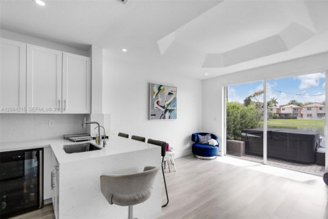 Villa ou maison à vendre à Doral, Floride: 4 chambres, 214.79 m2 № 2068413 - photo 8