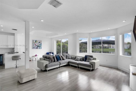 Villa ou maison à vendre à Doral, Floride: 4 chambres, 214.79 m2 № 2068413 - photo 12