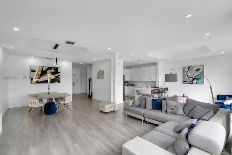 Villa ou maison à vendre à Doral, Floride: 4 chambres, 214.79 m2 № 2068413 - photo 13