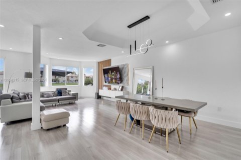 Villa ou maison à vendre à Doral, Floride: 4 chambres, 214.79 m2 № 2068413 - photo 10