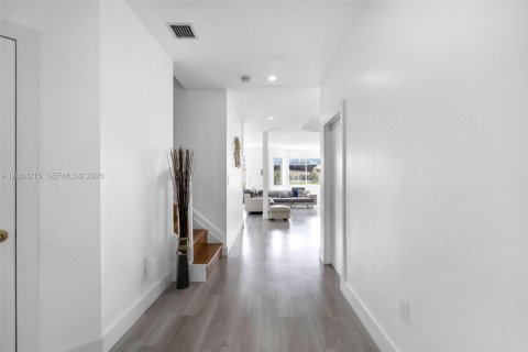 Villa ou maison à vendre à Doral, Floride: 4 chambres, 214.79 m2 № 2068413 - photo 9