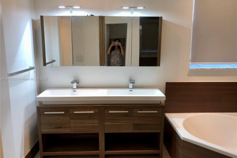 Adosado en venta en Doral, Florida, 4 dormitorios, 214.23 m2 № 1929251 - foto 18