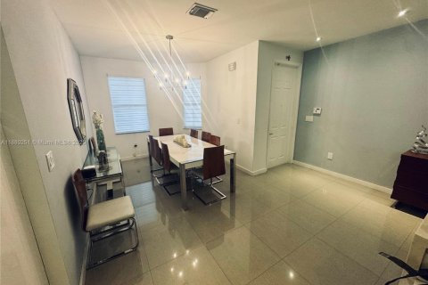 Adosado en venta en Doral, Florida, 4 dormitorios, 214.23 m2 № 1929251 - foto 8