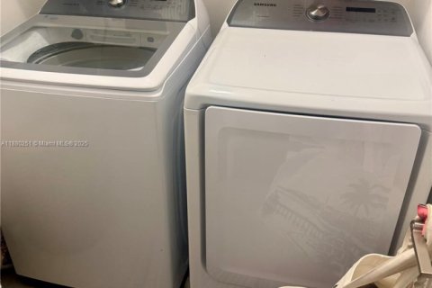 Adosado en venta en Doral, Florida, 4 dormitorios, 214.23 m2 № 1929251 - foto 21