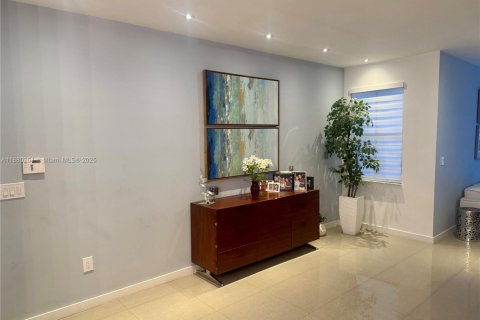 Adosado en venta en Doral, Florida, 4 dormitorios, 214.23 m2 № 1929251 - foto 9