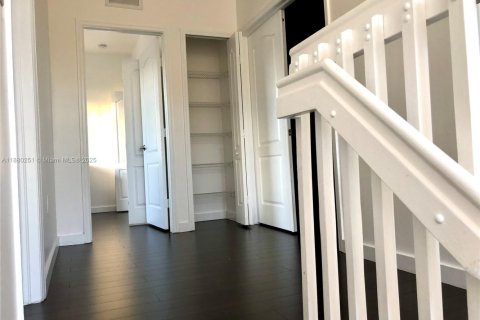 Adosado en venta en Doral, Florida, 4 dormitorios, 214.23 m2 № 1929251 - foto 4