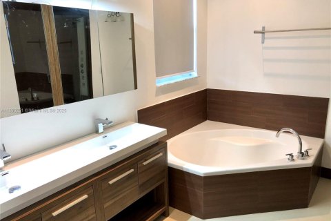 Adosado en venta en Doral, Florida, 4 dormitorios, 214.23 m2 № 1929251 - foto 19