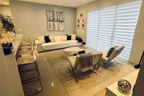 Adosado en venta en Doral, Florida, 4 dormitorios, 214.23 m2 № 1929251 - foto 12