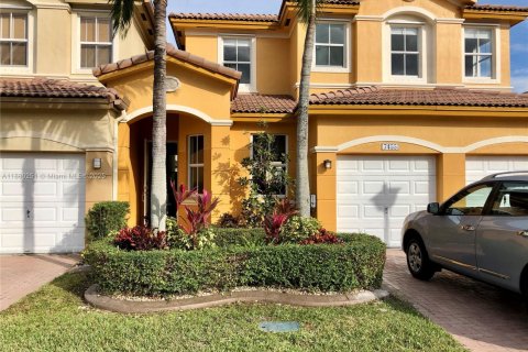 Adosado en venta en Doral, Florida, 4 dormitorios, 214.23 m2 № 1929251 - foto 1