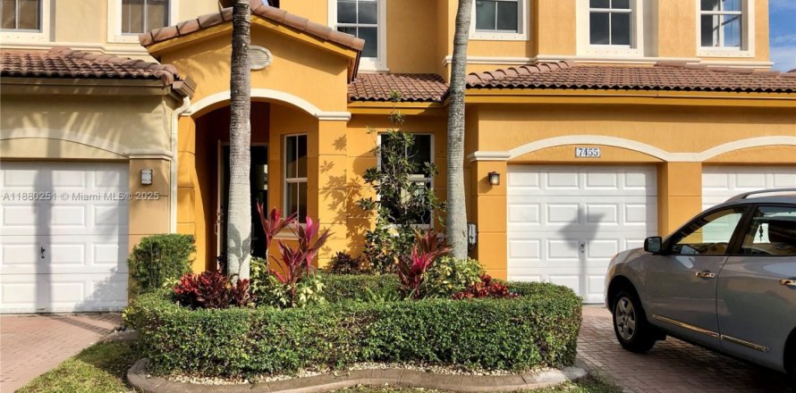 Adosado en Doral, Florida 4 dormitorios, 214.23 m2 № 1929251