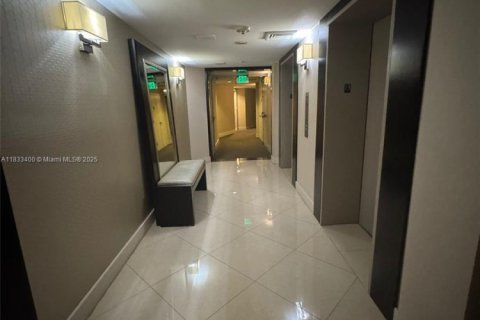 Снять в аренду квартиру в Авентура, Флорида 2 спальни, 105.91м2, № 1956749 - фото 20