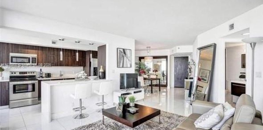 Квартира в Авентура, Флорида 2 спальни, 105.91м2 № 1956749