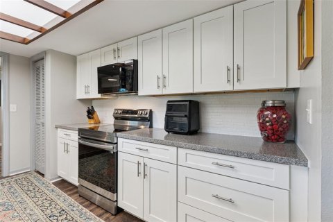 House in Indian lake estates, Florida 2 bedrooms, 105.35 sq.m. № 2203675 - photo 12