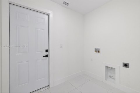 Casa en venta en Lehigh Acres, Florida, 3 dormitorios, 150.5 m2 № 1685913 - foto 20