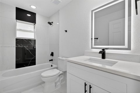Casa en venta en Lehigh Acres, Florida, 3 dormitorios, 150.5 m2 № 1685913 - foto 19
